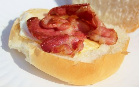 Bacon and egg roll